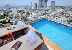 Hồ bơi 2 Mega Light Hotel Nha Trang
