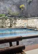 SWIMMING_POOL Comfort Living at Villa Kusuma Estate 25 by VHB group