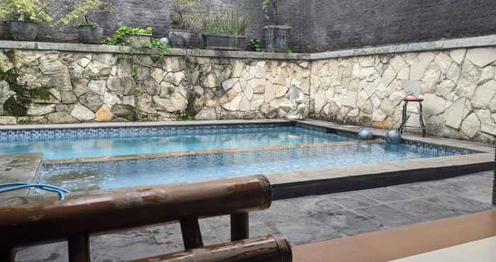 Swimming Pool Comfort Living at Villa Kusuma Estate 25 by VHB group