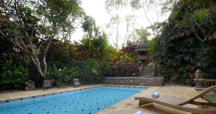 Kolam Renang Rumah Ganesha Ubud