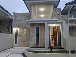 Exterior 4 Villa Griya Pesona 29 by VHB group