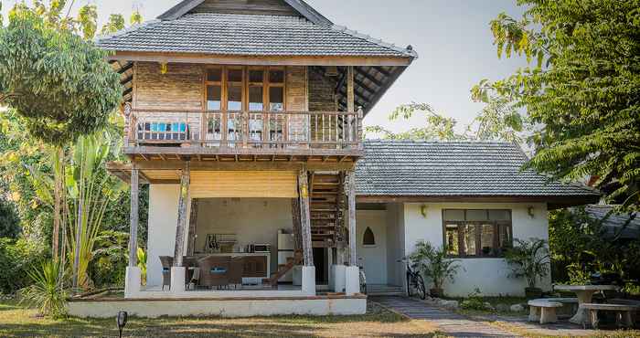 ภายนอกอาคาร Baanchandra Old Barn House