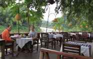Restoran 5 Villa Ban Lakkham River View