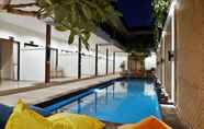 Swimming Pool 2 Villa & Hotel B52 Gili Air