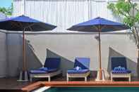 Kolam Renang Posh Villa Seminyak 950M to Potato Head Beach Club 