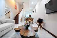 Common Space Posh Villa Seminyak 950M to Potato Head Beach Club 