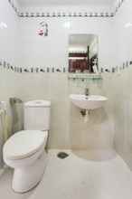 Toilet Kamar 4 OYO 498 Algers Suites