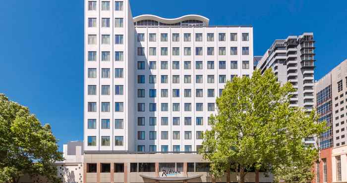 Exterior Radisson on Flagstaff Gardens