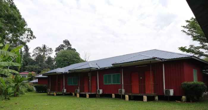 Exterior The Red Cabanon 