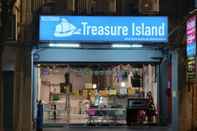 Luar Bangunan TREASURE ISLAND