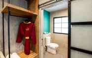 Toilet Kamar 5 S Loft Sport And Wellbeing Hotel Chiang Mai