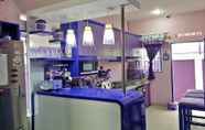 Bar, Cafe and Lounge 7 Purple Lombok Guest House