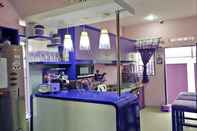 Bar, Cafe and Lounge Purple Lombok Guest House