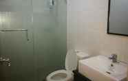 Toilet Kamar 7 Home Stays A by SIIA