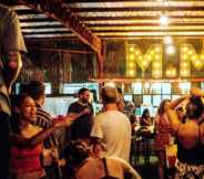 Bar, Cafe and Lounge 6 Mad Monkey Hostel Cebu