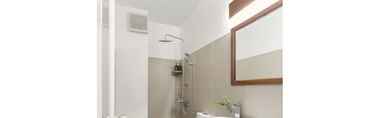 In-room Bathroom 3 Aya D'art Homestay 2