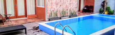 Swimming Pool 2 De Gus Guest House