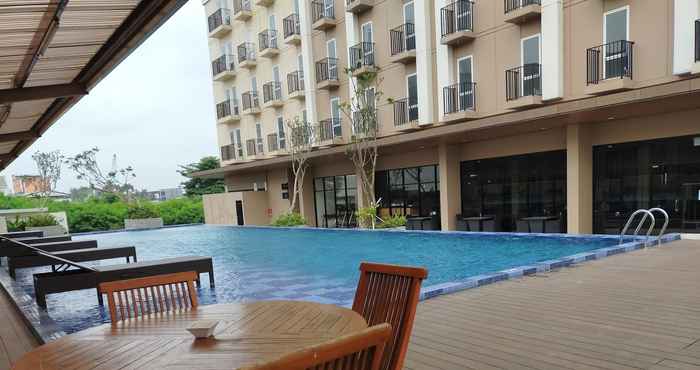 Swimming Pool Deluxe Azalea Suites Cikarang By Urban Style Collections