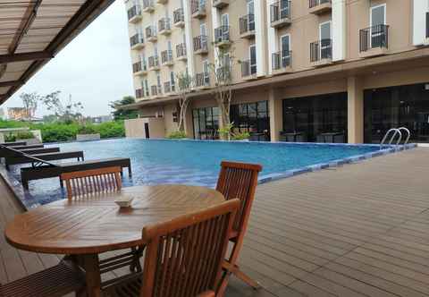 Swimming Pool Deluxe Azalea Suites Cikarang By Urban Style Collections