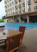 SWIMMING_POOL Deluxe Azalea Suites Cikarang By Urban Style Collections