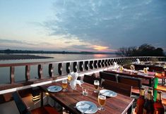 Restaurant 6 Seasons Riverside Hotel