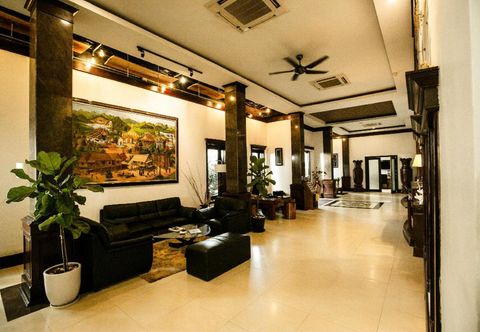 Lobby Seasons Riverside Hotel