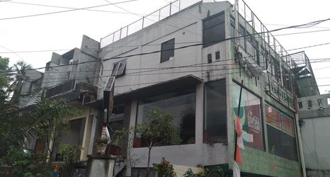 Exterior 2 OYO 3032 Bintaro Family Residence