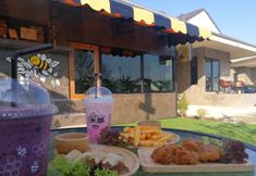 บาร์ คาเฟ่ และเลานจ์ 6 Bee Rest Residence