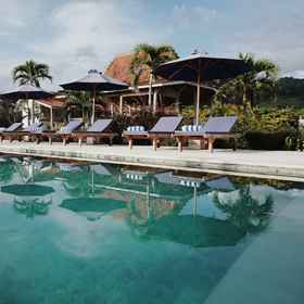 맘보 서프 로지 빌라 1, 망겔레와 호텔