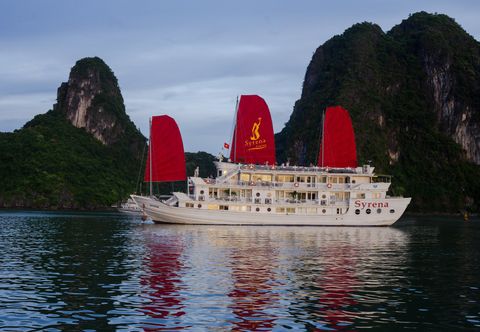 Bên ngoài Syrena Cruises