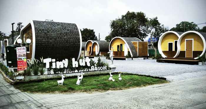 Lobby Tiny Hut Resort