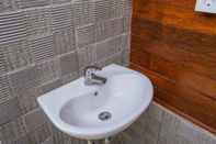 In-room Bathroom Maharatu Villa
