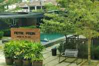 Lobi Petak Padin Cottage by The Pool