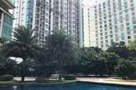 Swimming Pool Woodland Residence Apartemen Kalibata By Roomz