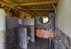 ห้องน้ำภายในห้อง 3 rumah lereng bandung