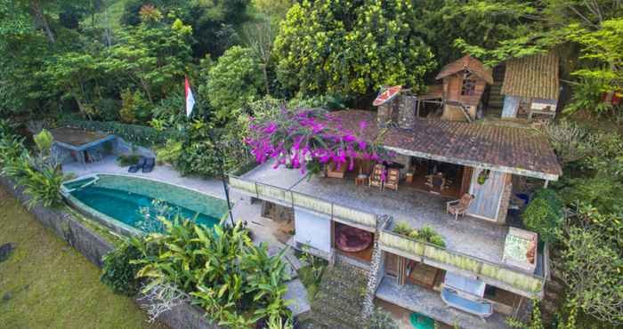 Bên ngoài rumah lereng bandung