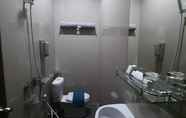 Toilet Kamar 5 Ipoenk Hotel Malioboro