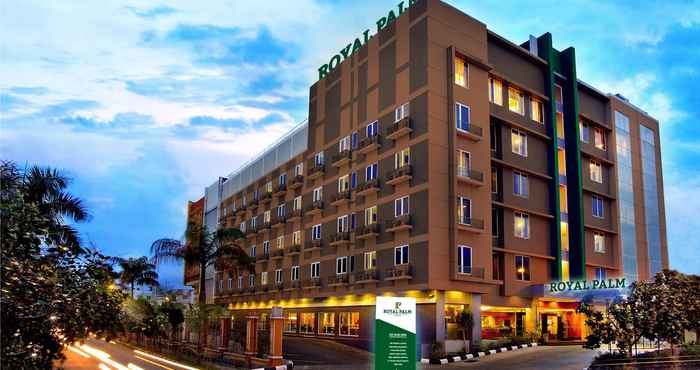 Lobi Royal Palm Hotel & Conference Center Cengkareng