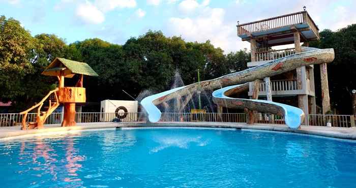 Swimming Pool Casa Virginia Resort