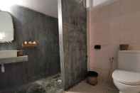 Toilet Kamar Bambie Boutique Home & Resort