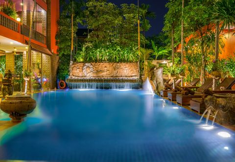 수영장 Golden Temple Hotel