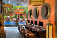 행사장 Golden Temple Hotel