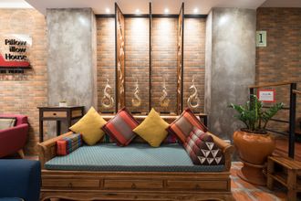 Lobby 4 Pillow Pillow House