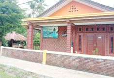 Exterior 2 OYO 3303 Penginapan Putri Asih Sawarna