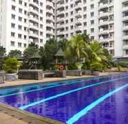 Kolam Renang 2 Cozy and Spacious 3BR at Poins Square Apartment By Travelio