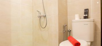 In-room Bathroom 3 Comfy Studio Apartment at Mustika Golf By Travelio