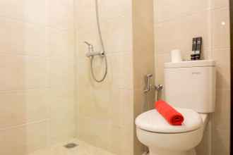 In-room Bathroom 4 Comfy Studio Apartment at Mustika Golf By Travelio