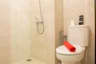 In-room Bathroom Comfy Studio Apartment at Mustika Golf By Travelio