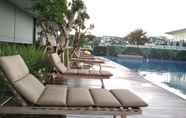 Swimming Pool 4 Deluxe 3BR at Landmark Residence Apartment with City View By Travelio