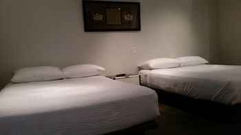 Bilik Tidur 4 Dundas Apartments & Suites